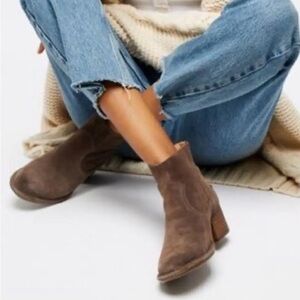 UGG Women's Bandara Suede Ankle Boot in Mysterious Taupe Size 10